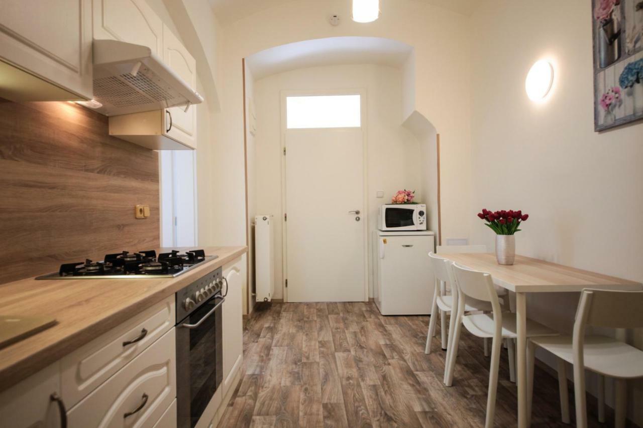 Family Duplex On Wenceslas Square Apartment Prague Exterior photo